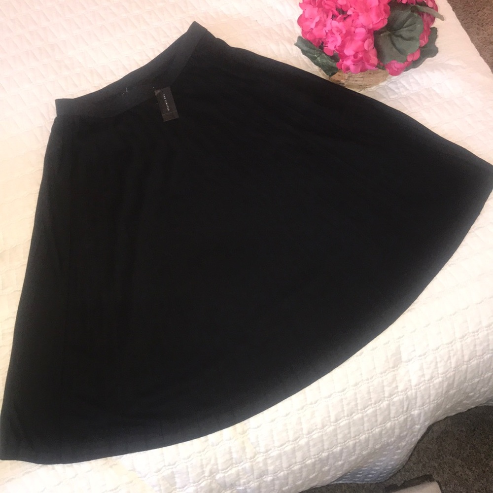 New! The Limited black pleated skirt!